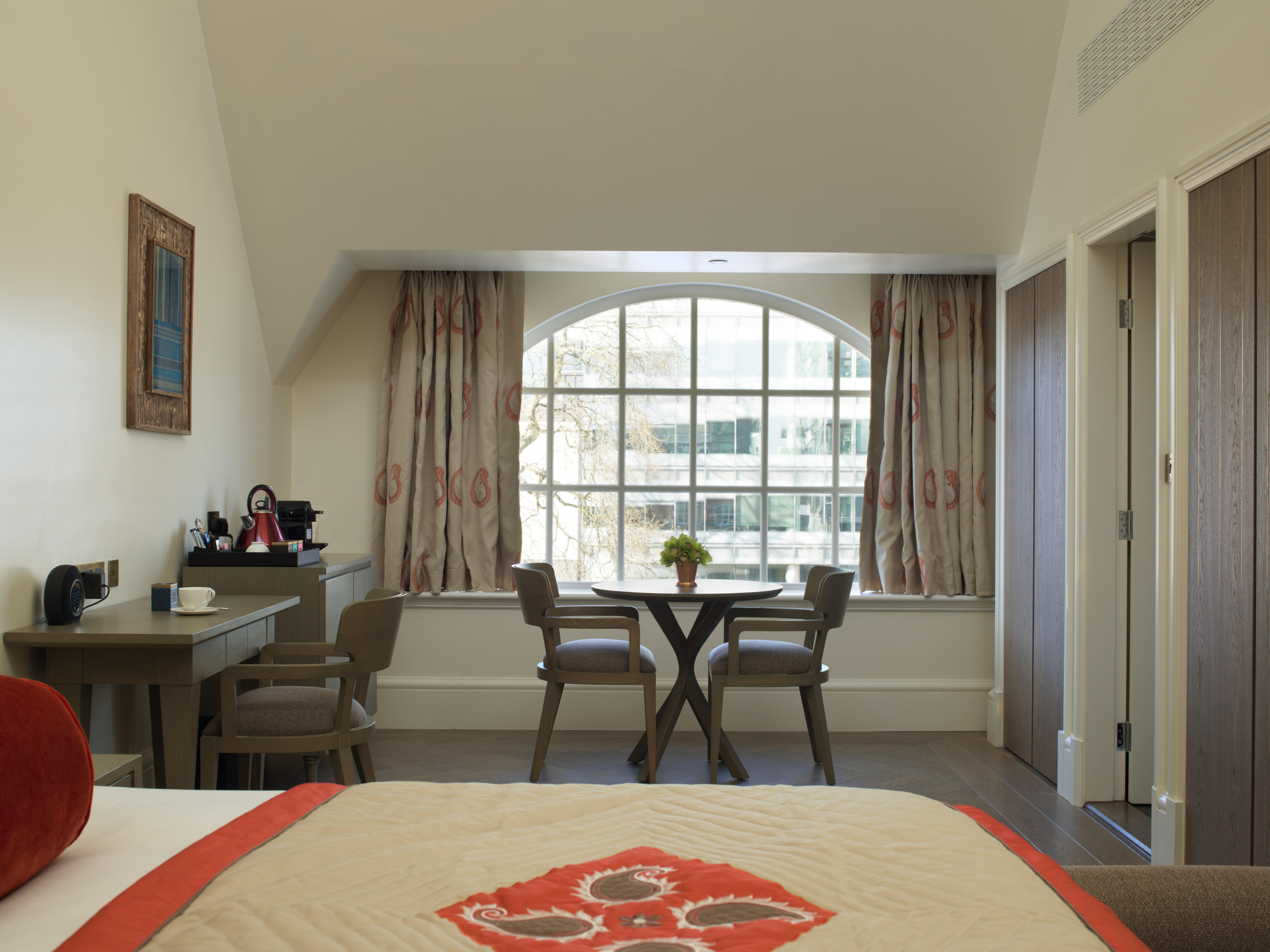 The Lalit London Hotel Cameră foto A room at the hotel