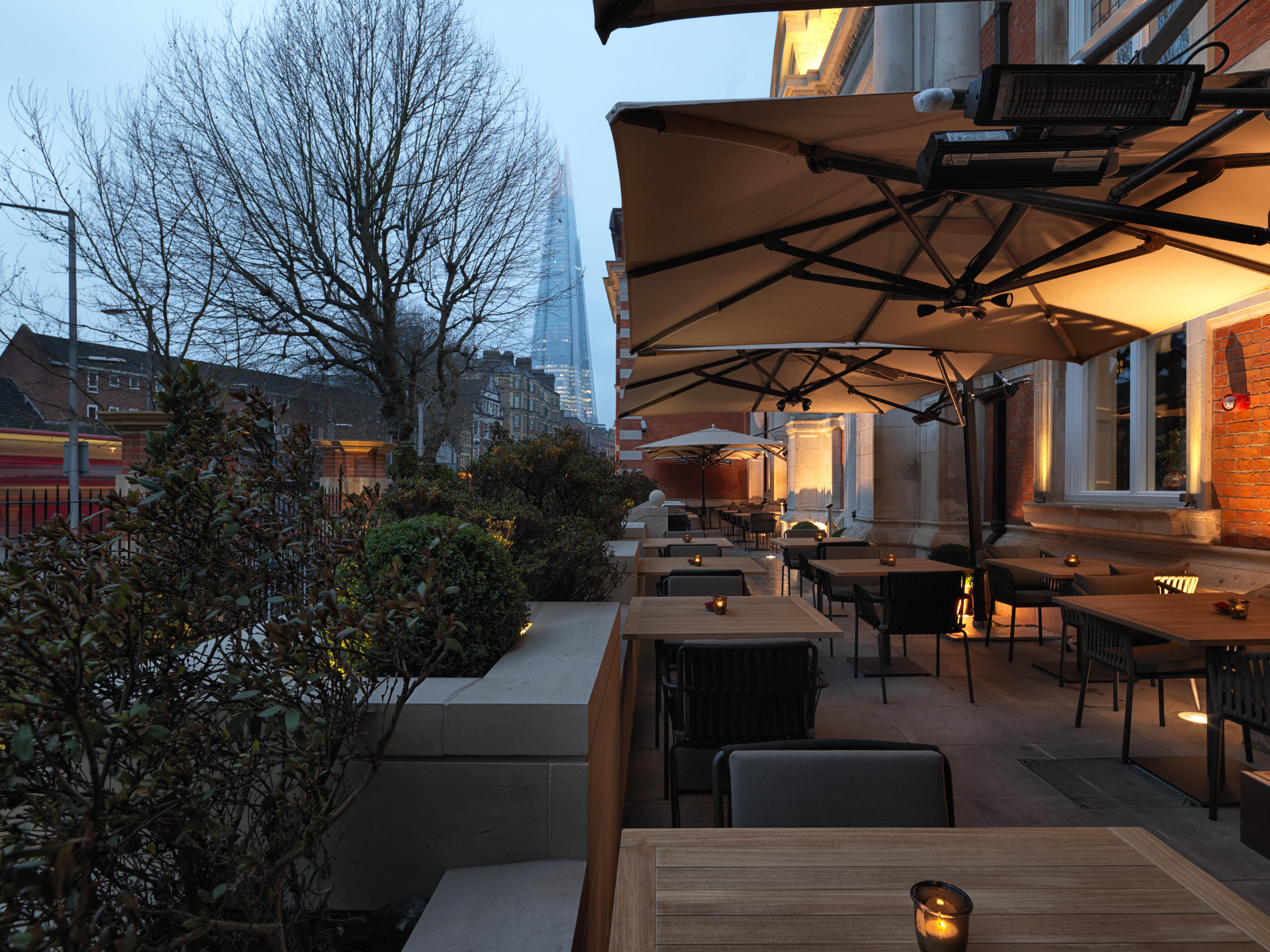 The Lalit London Hotel Exterior foto The terrace at the River Café