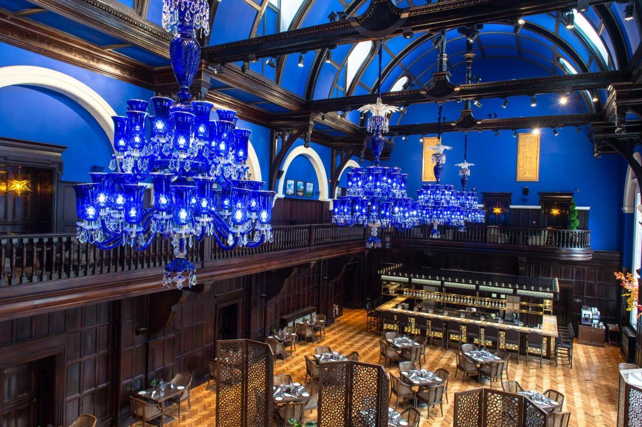 The Lalit London Hotel Exterior foto The interior of Blue Water