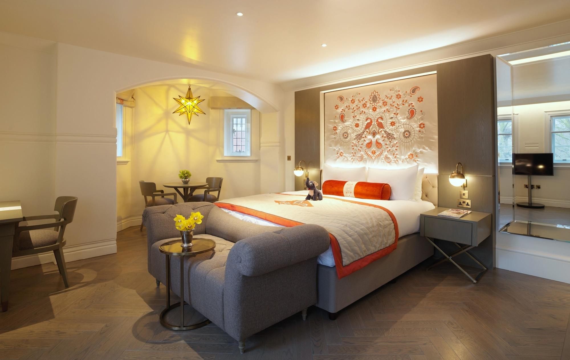The Lalit London Hotel Exterior foto A bedroom at The Ivy Collection