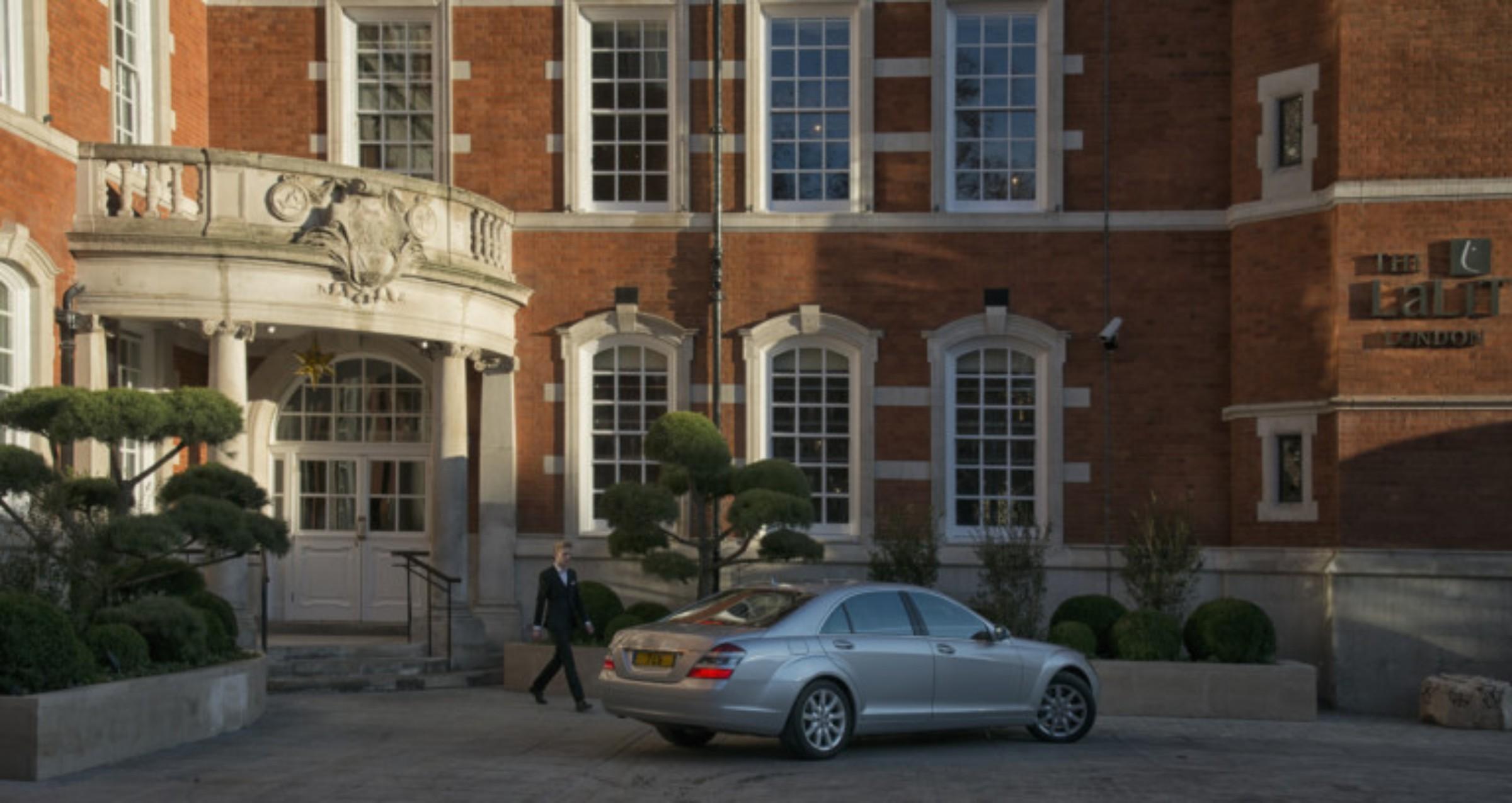 The Lalit London Hotel Exterior foto The main entrance