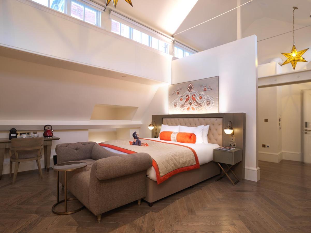 The Lalit London Hotel Exterior foto A bedroom at The Ivy Hotel