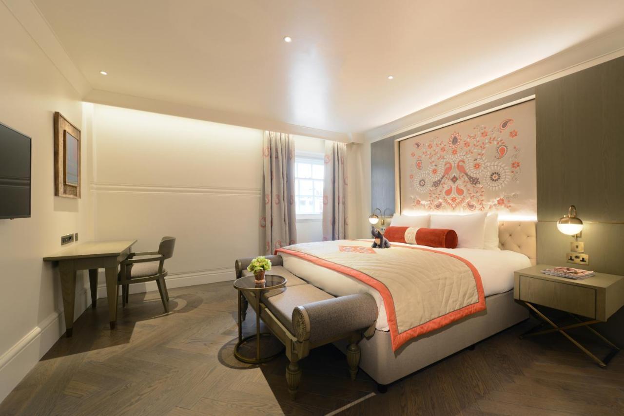 The Lalit London Hotel Exterior foto A bedroom at The Mitre